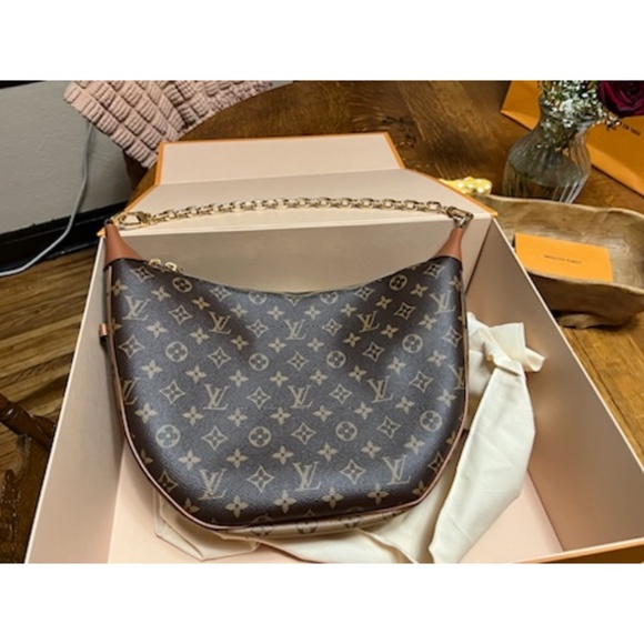 Louis Vuitton Purse - Picture 1 of 3